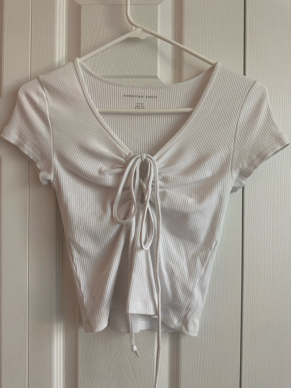 American Eagle Outfitters White Ribbed Keyhole Crop Top